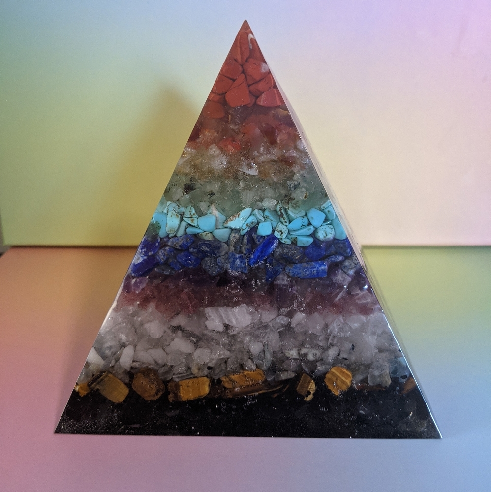 Natural Crystal Stones Resin Pyramid - Picture 4 of 11